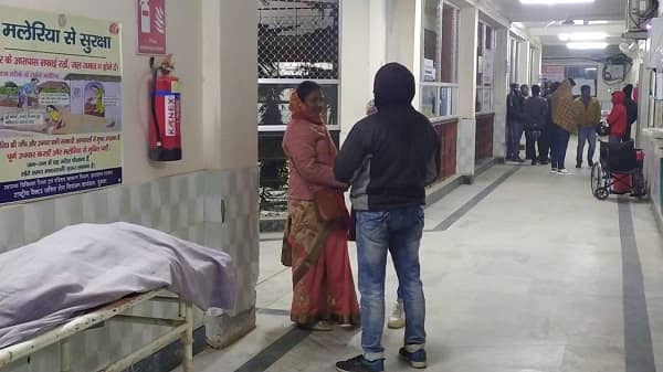 घायल को पेड़ के नीचे बैठा कर भागा ऑटो ड्राइवर, इलाज के अभाव में तोड़ा दम, जानिए पूरी खबर