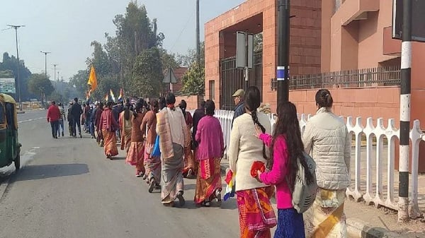 सम्मेद शिखरजी मामला : पर्यटन स्थल घोषित करने के विरोध में सड़कों पर जैन समाज, राष्ट्रपति को सौंपेंगे ज्ञापन, ओवैसी ने ट्वीट कर दिया समर्थन