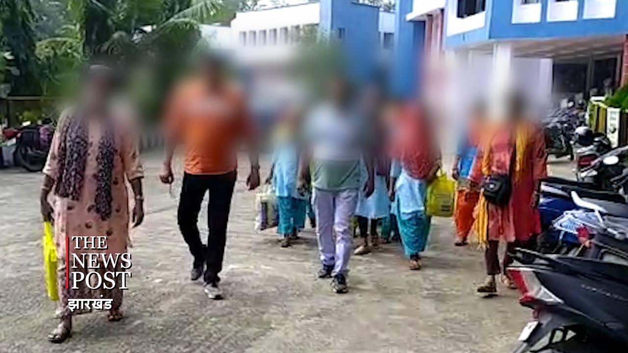 आखिर कैसे मुंबई पहुंची दुमका की ये बेटियां, वापसी के बाद यह है बड़ा सवाल!