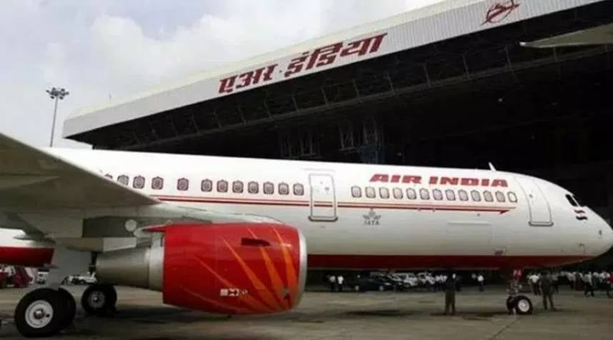 शर्मनाक! फ्लाइट में नशे में धुत यात्री ने महिला पर किया पेशाब, एयरइंडिया के बिजनेस क्लास से महिला कर रही थी सफर