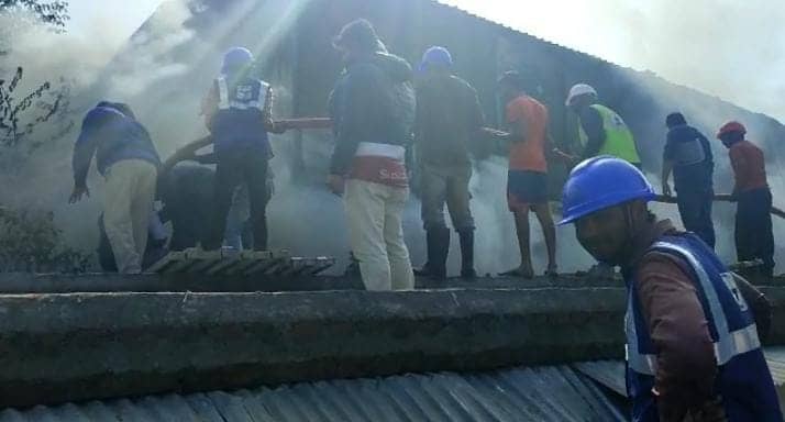 BREAKING ! निर्माणाधीन मेडिकल कॉलेज के लेबर क्वार्टर में लगी आग, मची अफरा-तफरी