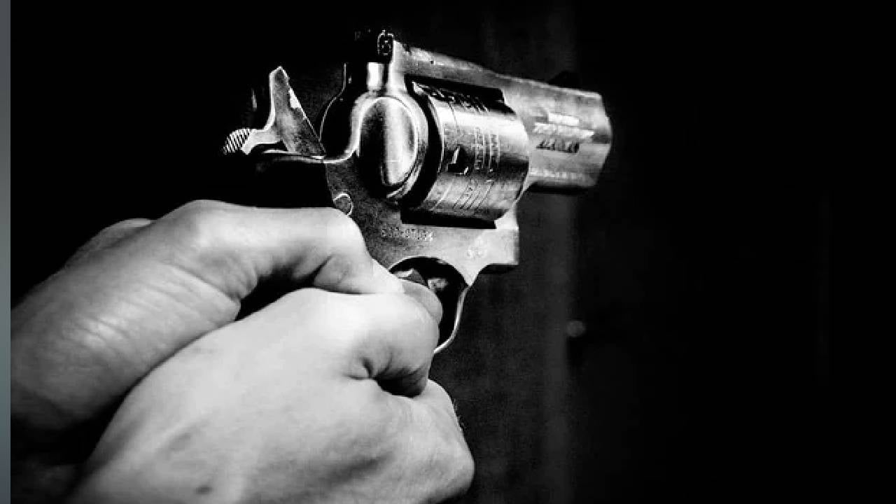 16 वर्षीय लड़की ने रेपिस्ट के मां को मारी गोली, पुलिस ने लड़की को लिया हिरासत में