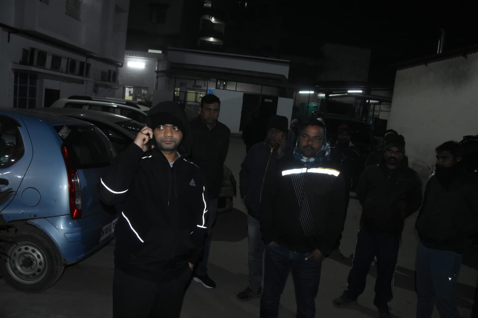 हाड़ कपाती ठंड में देर रात को सिंह मेन्शन समर्थक को मारी गई गोली,गर्म हुआ धनबाद का माहौल