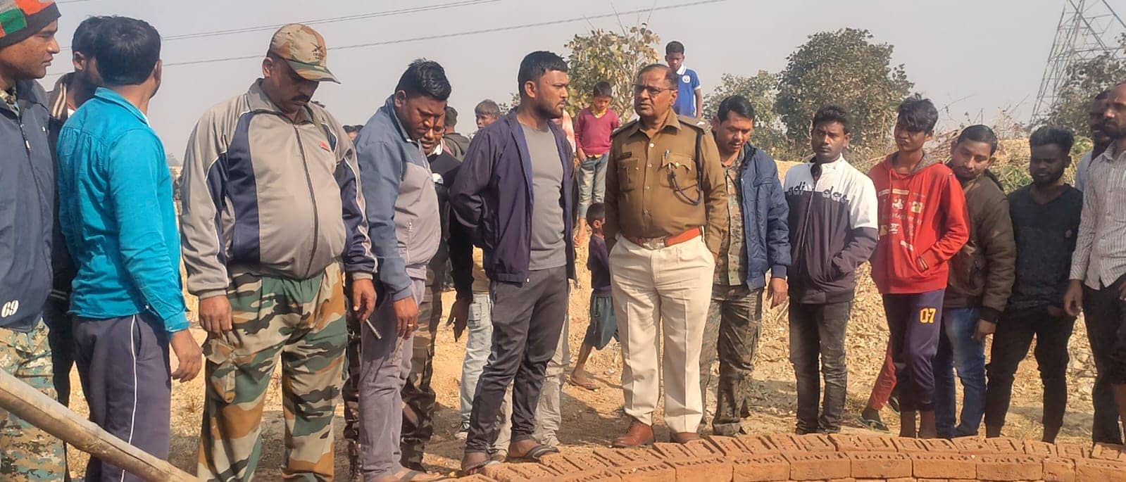 पति पत्नी का तैरता शव कुएं से बरामद , पुलिस ने पोस्टमार्टम के लिए भेजा अस्पताल