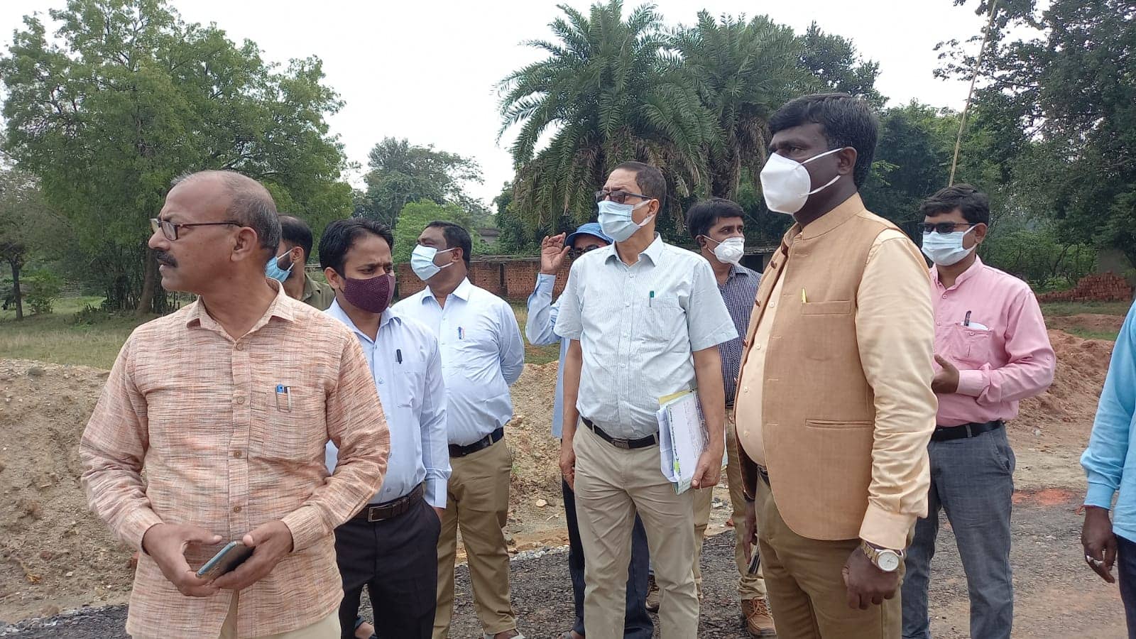 एयरपोर्ट पर राजनीति जारी, भाजपा के शिलापट्ट को डीसी ने हटाया,पढ़िए पूरी रिपोर्ट