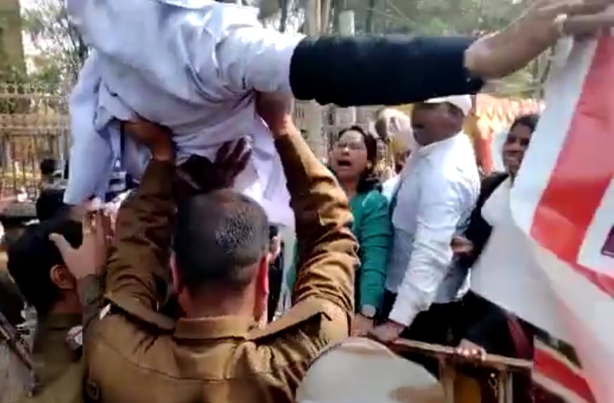 CM आवास घेराव करने पहुंचे अनुबंधकर्मी, NRHM, ANM, GNM के कर्मियों की क्या है मांग, पढ़िए इस खबर में