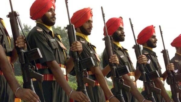 क्या सेना में फिर से छिड़ सकता है पगड़ी विवाद? रक्षा मंत्रालय ने सिख सैनिकों के लिए पहला कंफर्टेबल हेलमेट ‘वीर’ का दिया आदेश