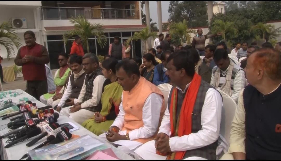 धनबाद: भाजपा नेत्री रागिनी सिंह ने वर्तमान सरकार पर लगाए गंभीर आरोप, रघुकुल पर भी जमकर साधा निशाना