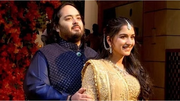 पारंपरिक हिन्दु रिति रिवाज से हुआ अनंत-राधिका की सगाई, देखें Engagement की बेहद ही खुबसूरत PHOTOS