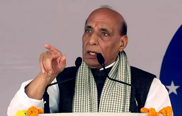 भारत के दुश्मन देश पाकिस्तान पर रक्षा मंत्री का बड़ा बयान, कहा- चाहता हूं पाकिस्तान खुश रहे