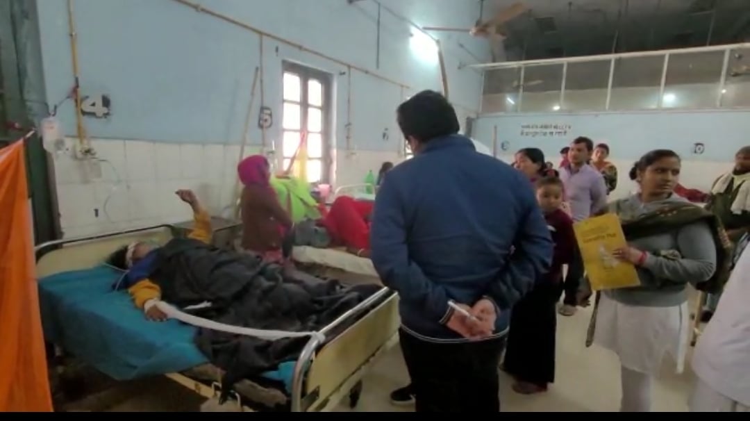 पूर्णिया में निर्भया कांड को दोहराने की कोशिश, चलती बस में शिक्षिका से मनचलों ने किया छेड़खानी, बस से कूदी महिला, हालात गंभीर