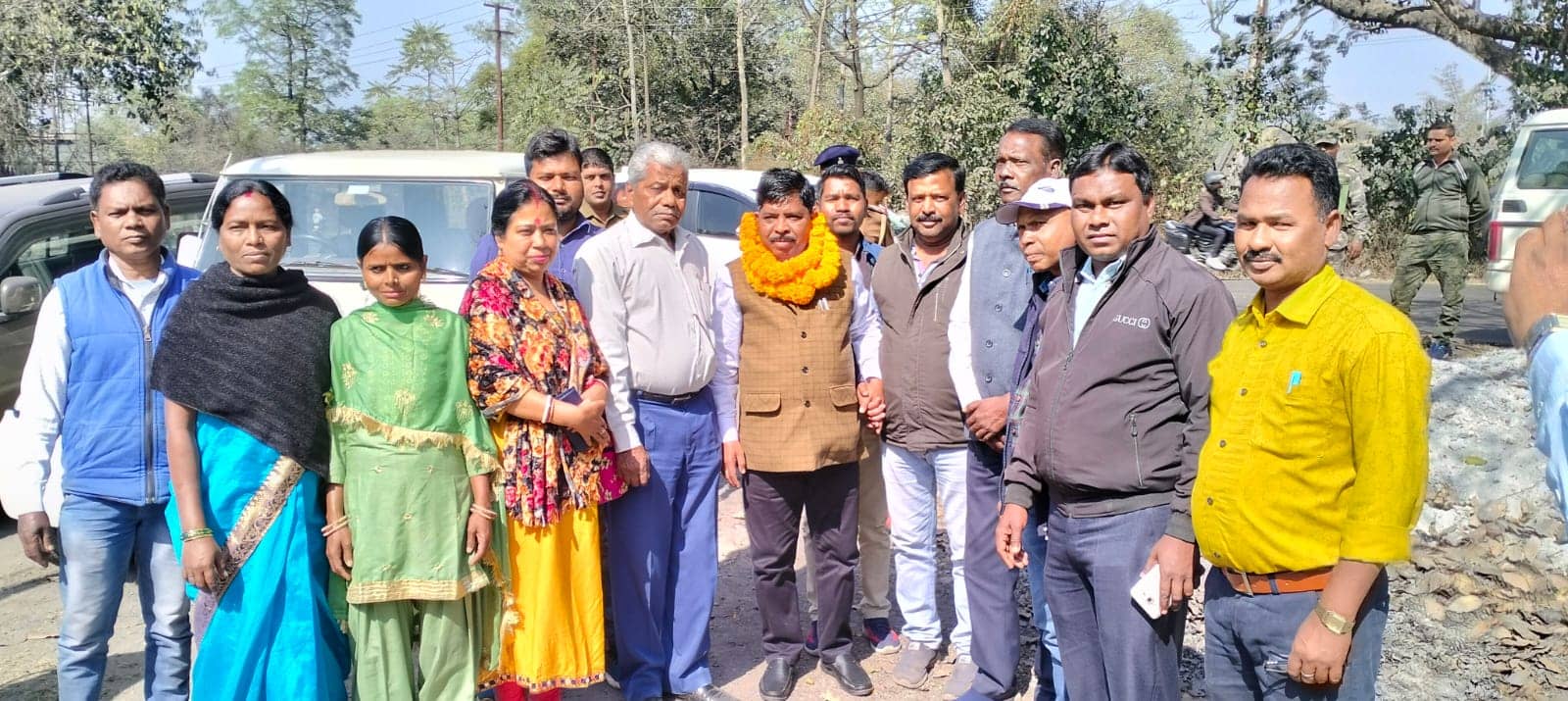 रैयत विस्थापित कार्यालय में कैबिनेट मंत्री का दर्जा प्राप्त फागु बेसरा का किया गया स्वागत और सम्मान