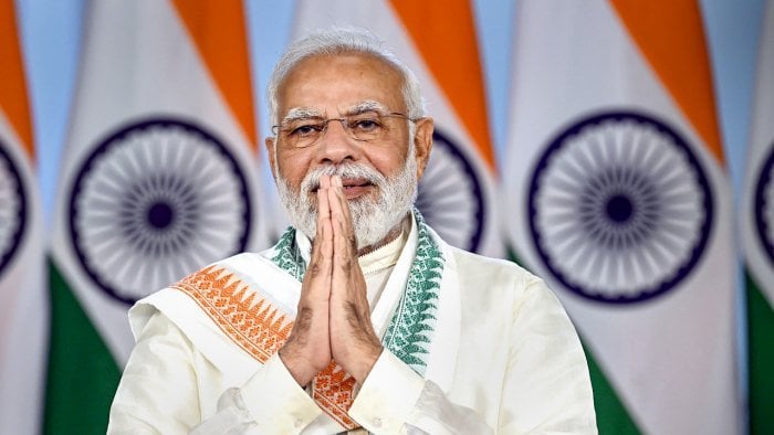 क्या दरकने लगा है प्रधानमंत्री मोदी का जादू? देखिये, कितने फीसदी लोगों की पसंद है पीएम मोदी