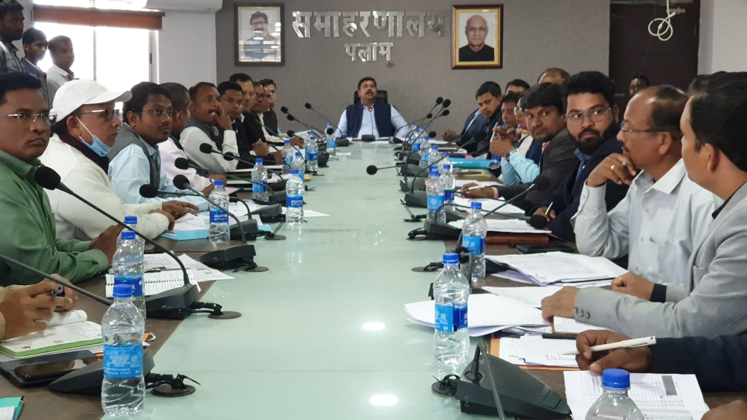 पलामू: उपायुक्त की बड़ी कार्रवाई, मनरेगा कार्य मे लापरवाही बरतने वाले दो जेई सेवामुक्त और एक जेई के ऊपर कानूनी कार्रवाई करने का निर्देश