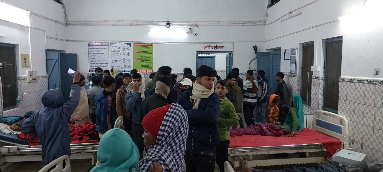 सीतामढ़ी: पीलिया रोग से भर्ती बच्चे की मौत के बाद आक्रोशित परिजनों ने जमकर किया हंगामा, पथराव में आधा दर्जन गाड़ियों के शीशे क्षतिग्रस्त