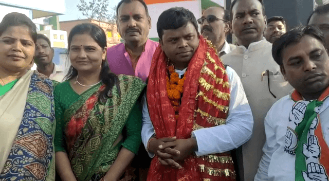 रामगढ़ उपचुनाव : बजरंग महतो के समर्थन में बड़े बड़े नेता दे रहे थे भाषण फिर अचानक से क्यो हो गया बवाल , जानिए मामला