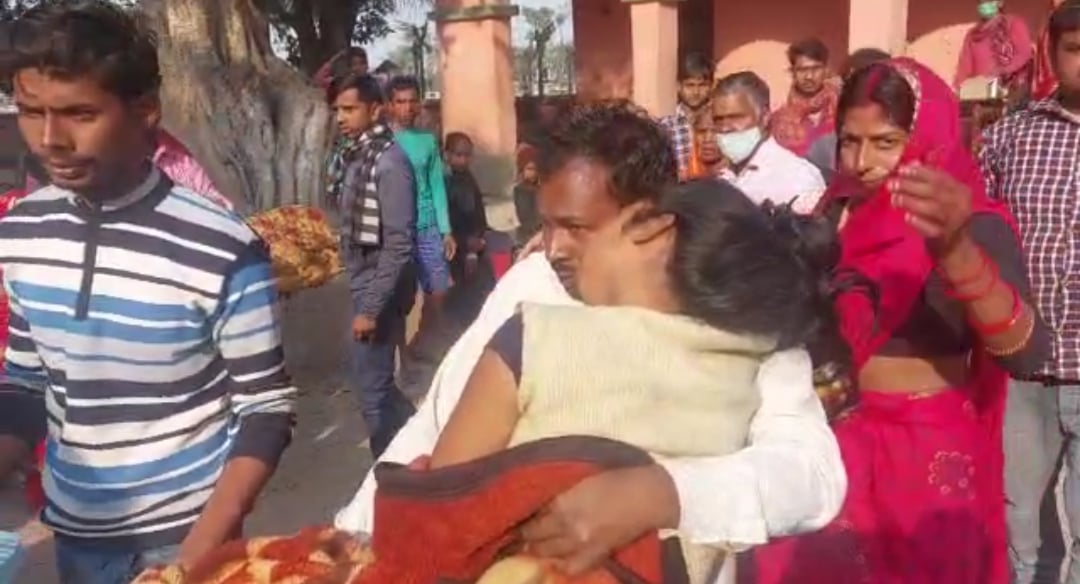 कटिहार : श्राद्धकर्म का भोज खाने से 250 लोग बीमार, स्कूल में चल रहा है सभी का इलाज