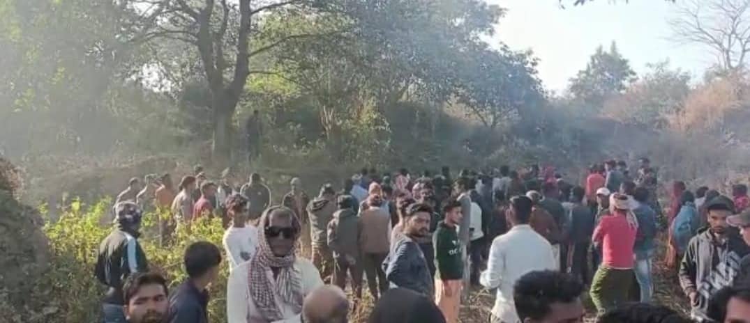 धनबाद : कुमारधुबी में पेड़ से लटका मिला शव, हत्या या आत्महत्या, जांच में जुटी पुलिस