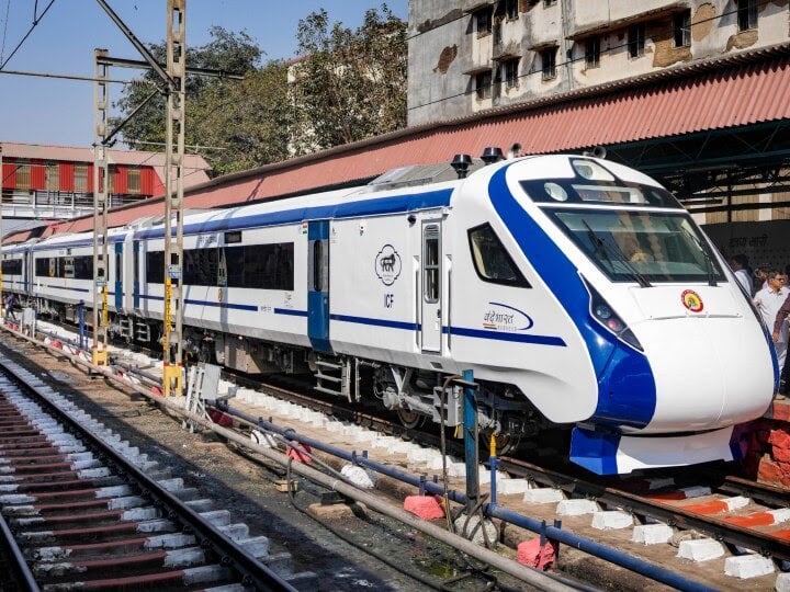 महाराष्ट्र को दो वंदे भारत ट्रेन का मिल रहा तोहफा, जानिए प्रधानमंत्री कब करेंगे रवाना