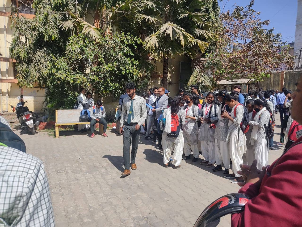 पुलवामा के वीर शहीद जवानों की शहादत को याद कर आज भी नम हो जाती है आंख