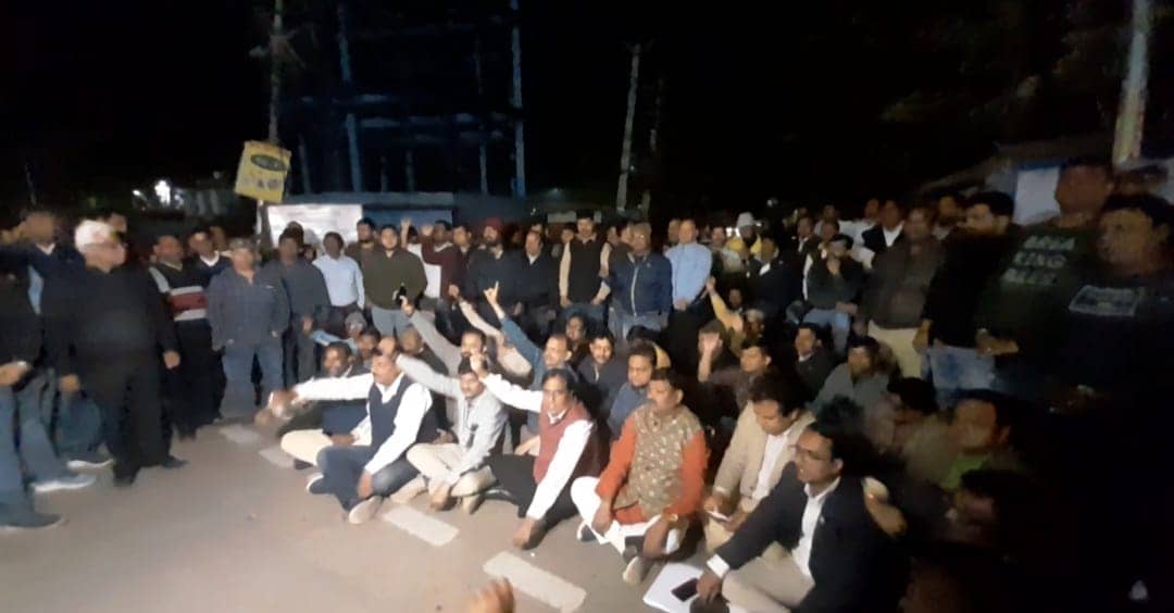 चैंबर ने कृषि मंत्री बादल पत्रलेख पर लगाया गलत बयानी का आरोप, कृषि मंत्री का आवास का किया घेराव