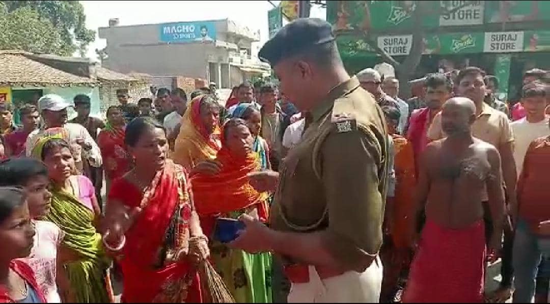 देवघर: दर्दमारा बॉर्डर पर लगी लंबी जाम, लोग पुलिस का कर रहे विरोध, जानिए क्या है मामला