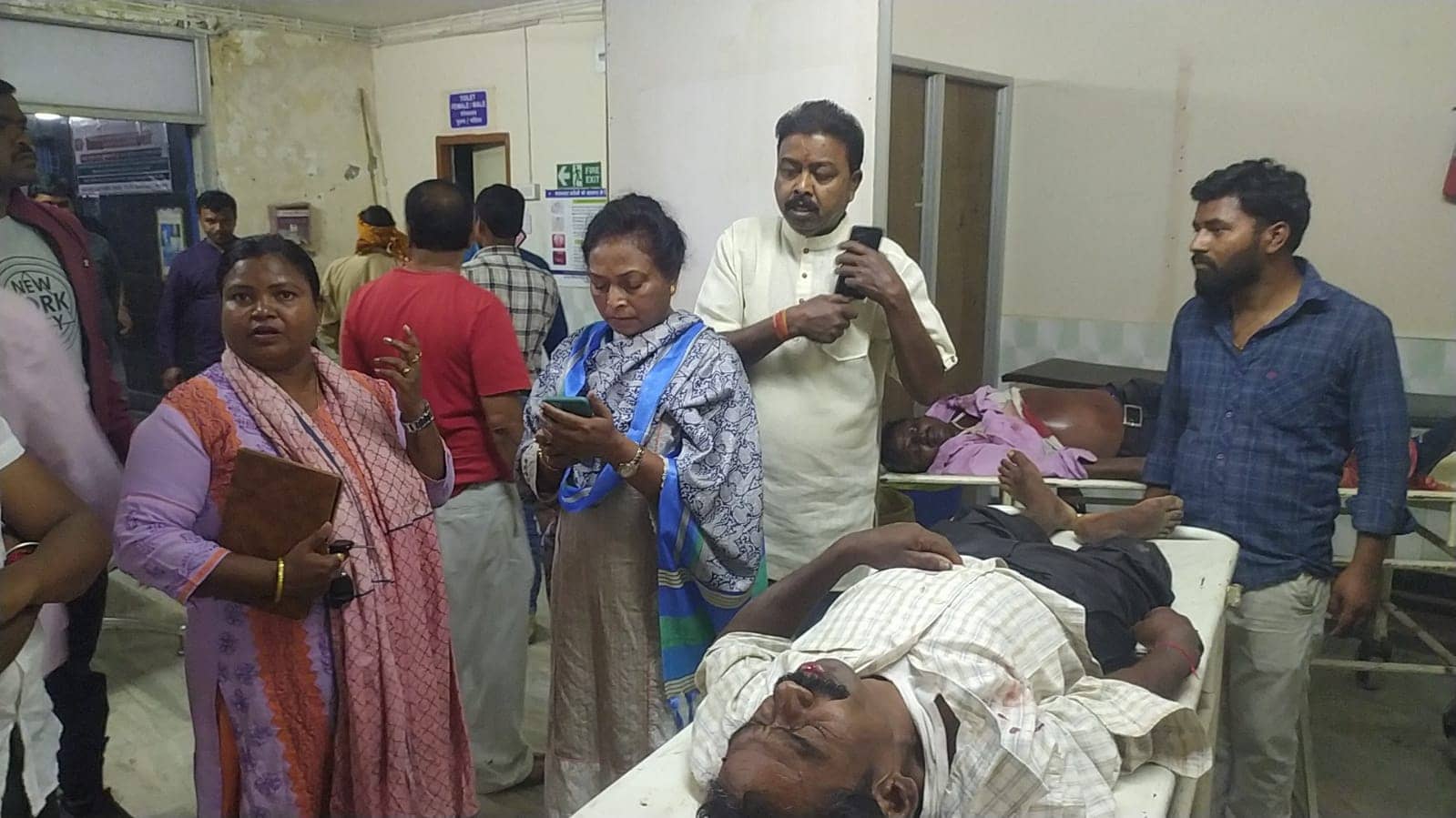 दुमका: रफ्तार की कहर की चपेट में आए कई लोग, तीन अलग-अलग दुर्घटनाओं में 6 लोग घायल, एक की मौत