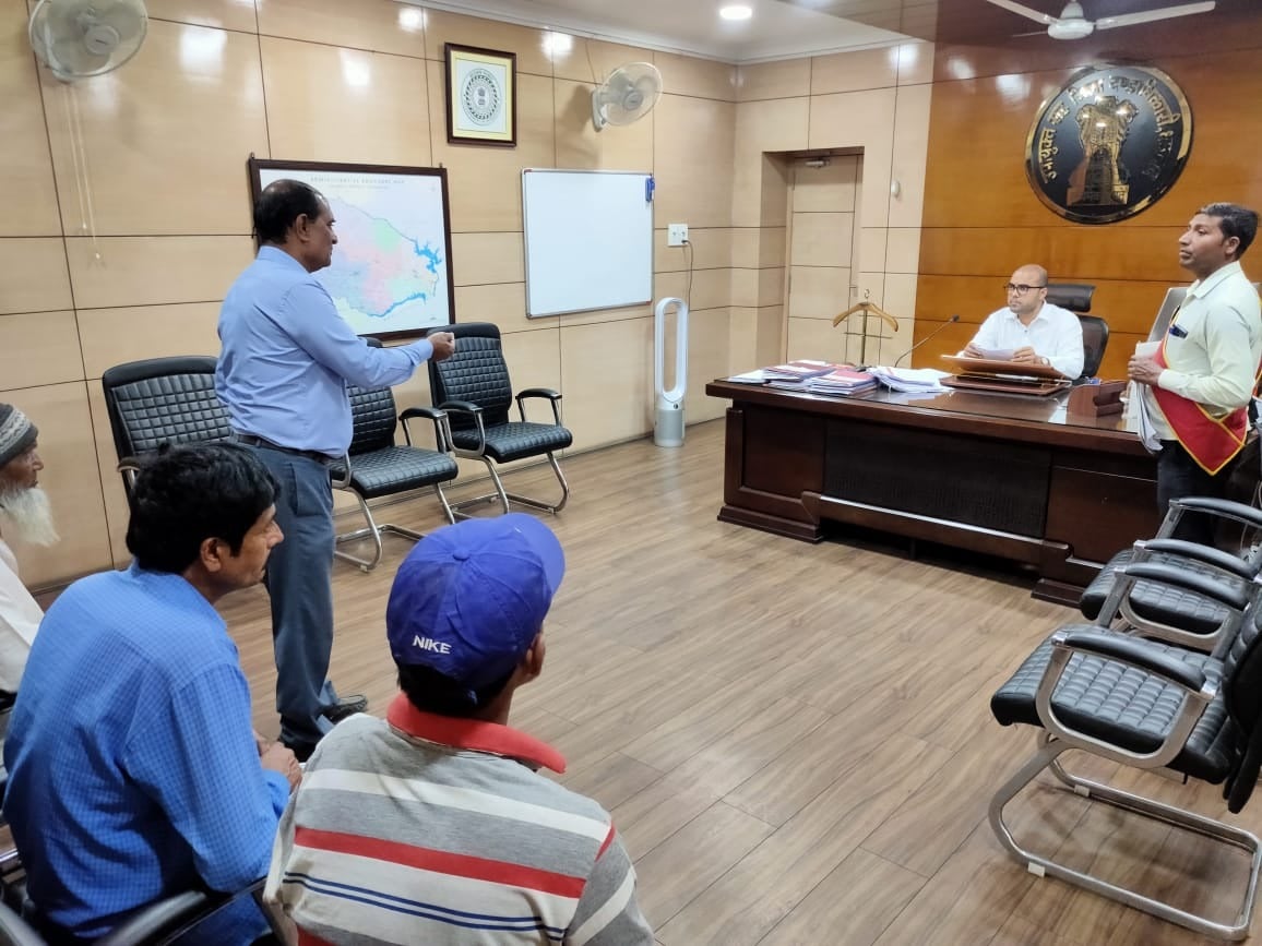 गोविंदपुर में 68 एकड़ जमीन पर लगे पेड़ों को भू-माफिया ने काट कर लगा दी आग, जानिए यह आरोप किसने लगाया
