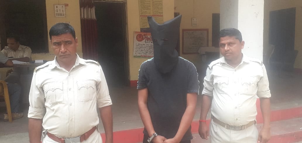 देवघर में सुरक्षाबल ने तीन टन कोयला लदा दो पिकअप जब्त, एक गिरफ्तार, एक नाबालिग निरुद्ध