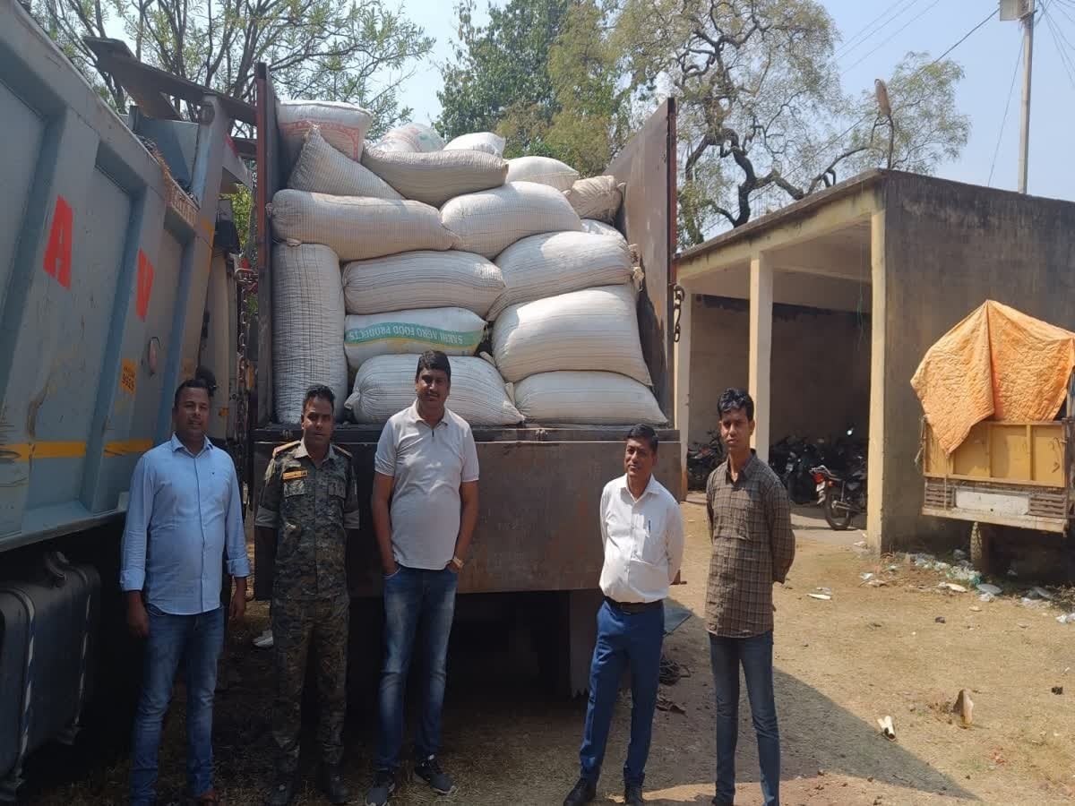 लातेहार पुलिस ने 10 टन अफीम का डोडा किया बरामद, एक करोड़ बताई जा रही है कीमत