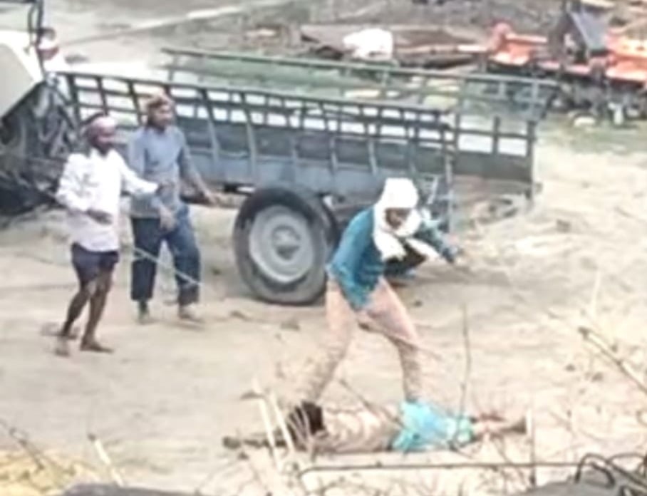 मोतिहारी: प्रेमी ने बच्चा अपनाने से किया इनकार तो महिला ने दर्ज कराई प्राथमिकी, फिर परिवारवालों ने महिला की जमकर की पिटाई