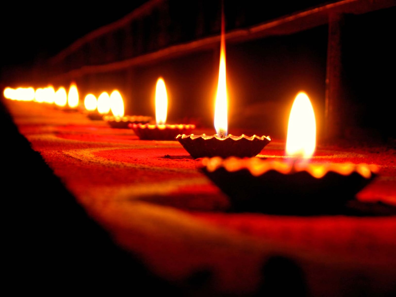 शिव और शक्ति के मिलने की रात्रि है दिवाली, चरु का हवन कर लक्ष्मी गणेश और कुबेर को करें प्रसन्न
