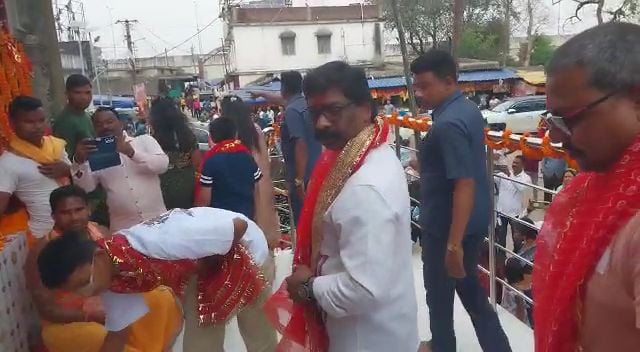 दिवड़ी मां के मंदिर में हाजरी लगाने पहुंचे सीएम हेमंत,आठ करोड़ की लागत से सौन्दर्यीकरण का कार्य