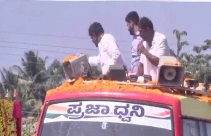 कांग्रेस नेता ने अपने रोड शो में की नोटों की बारिश, लूटने के लिए लोग टूट पड़े, जानिए कर्नाटक के इस नेता के बारे में