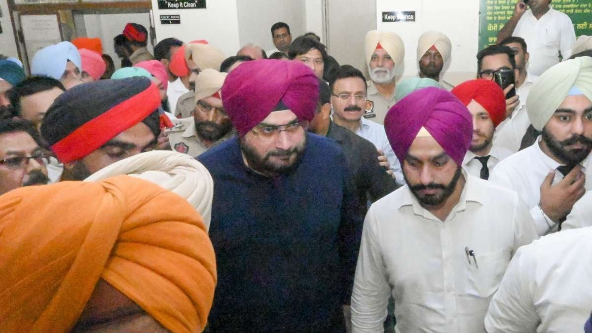 पूर्व क्रिकेटर और कांग्रेसी नेता नवजोत सिंह सिद्धू निकले जेल से, क्या कहा जेल से निकलने के बाद