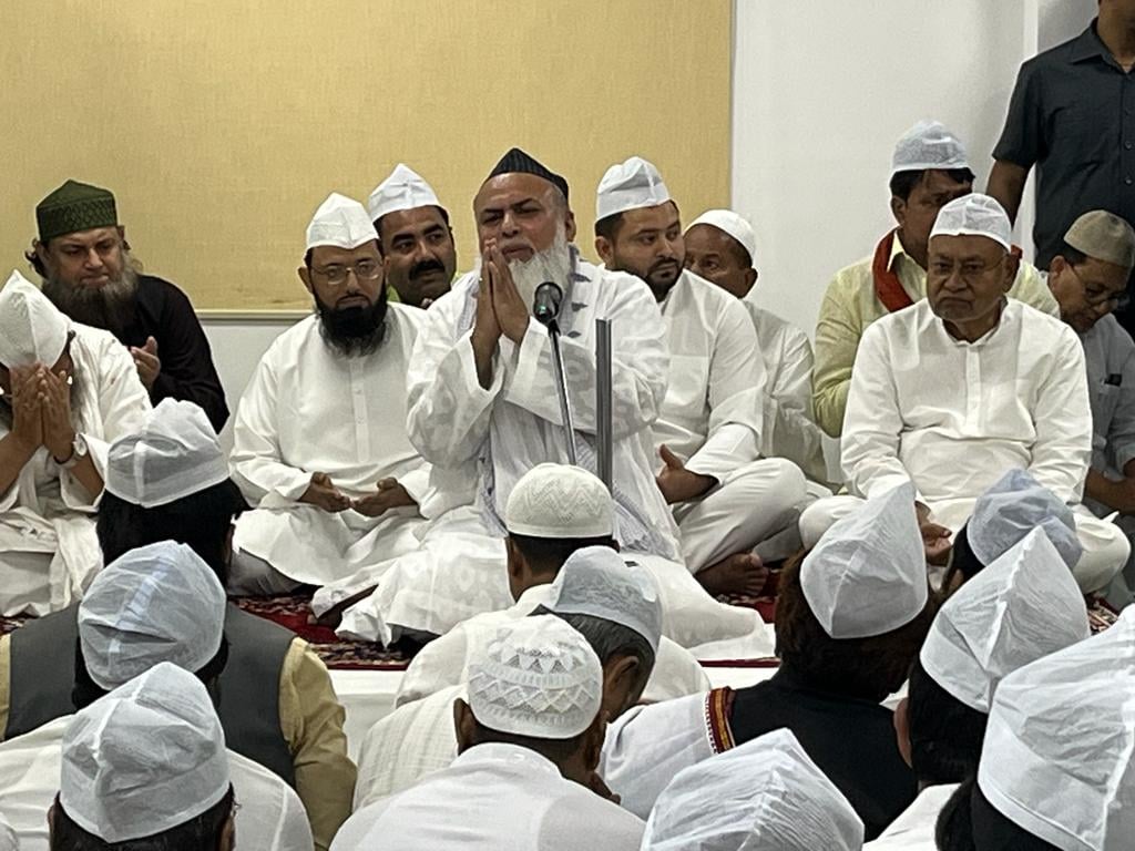 मुख्यमंत्री के इफ्तार पार्टी का बीजेपी नेताओं ने किया बहिष्कार, भाजपा छोड़ गठबंधन के तमाम नेता हुए शामिल