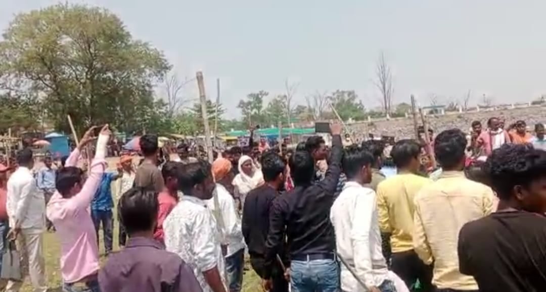 पतरातू डैम में आपस में भिड़ गए नाविक,जमकर चले लाठी डंडे, दर्जनों घायल