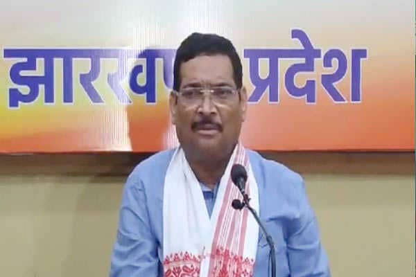 दीपक प्रकाश ने हेमंत सरकार पर बोला हमला, कहा टकटकी लगाए देख रही जनता, कब कम होंगे पेट्रोल-डीजल के दाम