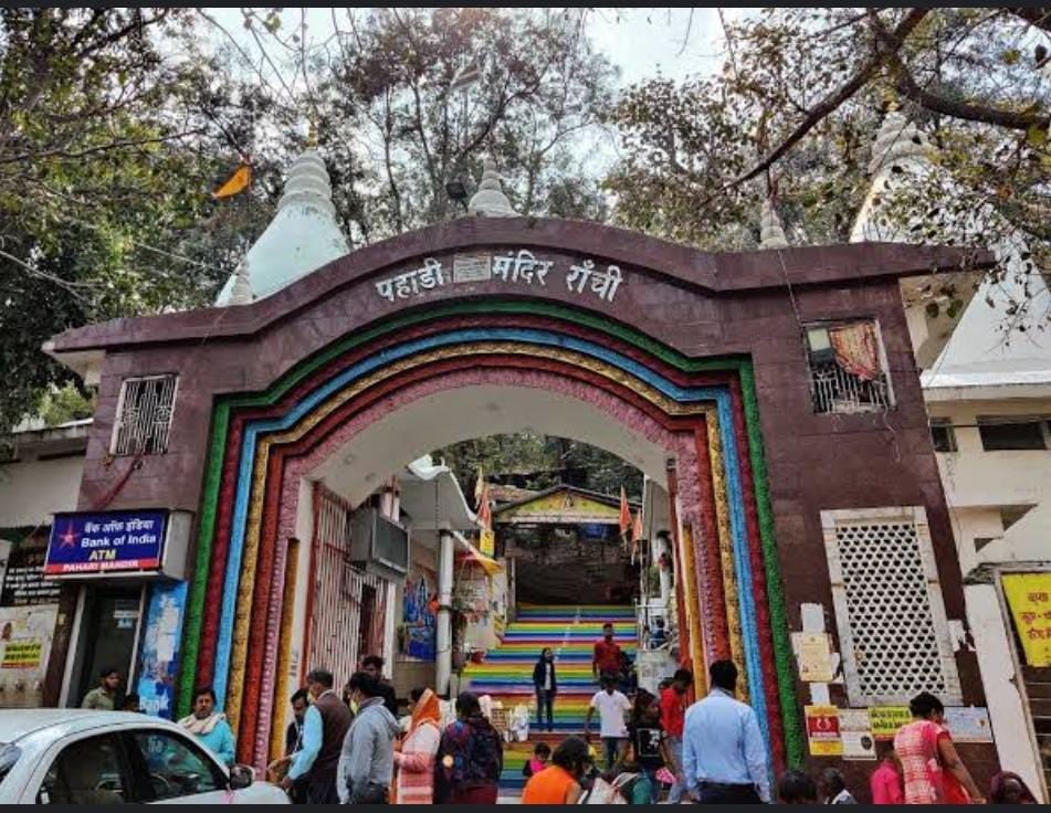 देश का ऐसा अनोखा मंदिर जहां आजादी के बाद सबसे पहले फहराया गया तिरंगा, भोले बाबा के मंदिर में फांसी देने का क्या है इतिहास, जानें