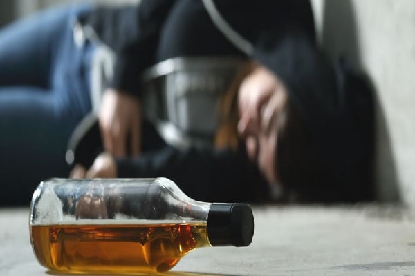 40 मौत के बाद हरकत में आयी बिहार पुलिस, शराब माफियाओं के खिलाफ छापामारी अभियान शुरू