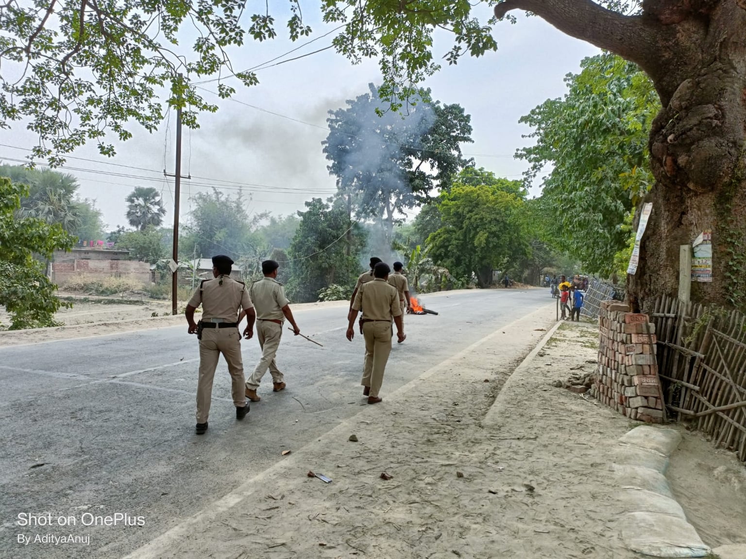 कटिहार: ग्रामीणों ने उत्पाद विभाग की टीम पर किया हमला, दर्जनों पुलिसकर्मी घायल