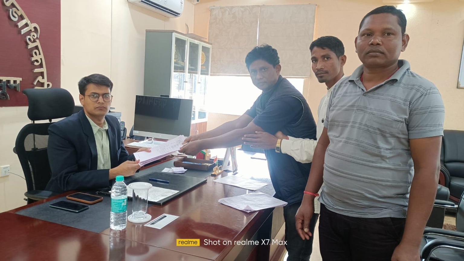 चाईबासा: अंचलाधिकारी गोपीनाथ उरांव के खिलाफ कार्रवाई की मांग, जमीन संबंधी कार्यों में फर्जीवाड़े का आरोप