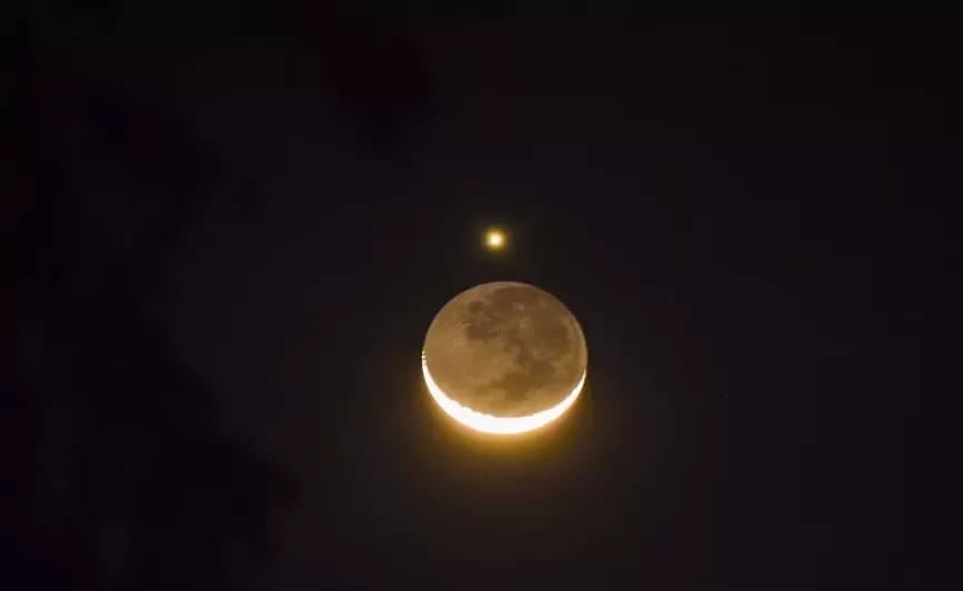 अद्भुत खगोलीय घटना आज : सूर्यास्त के बाद दो चमचमाते खगोलीय पिंड का दीदार कीजिए