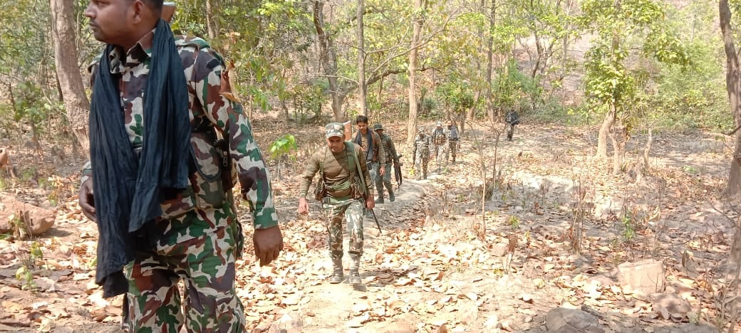 गिरिडीह: जमुई के सीमावर्ती गांव में दो युवकों का शव मिलने से इलाके में सनसनी, हत्या या आत्महत्या जांच में जुटी पुलिस