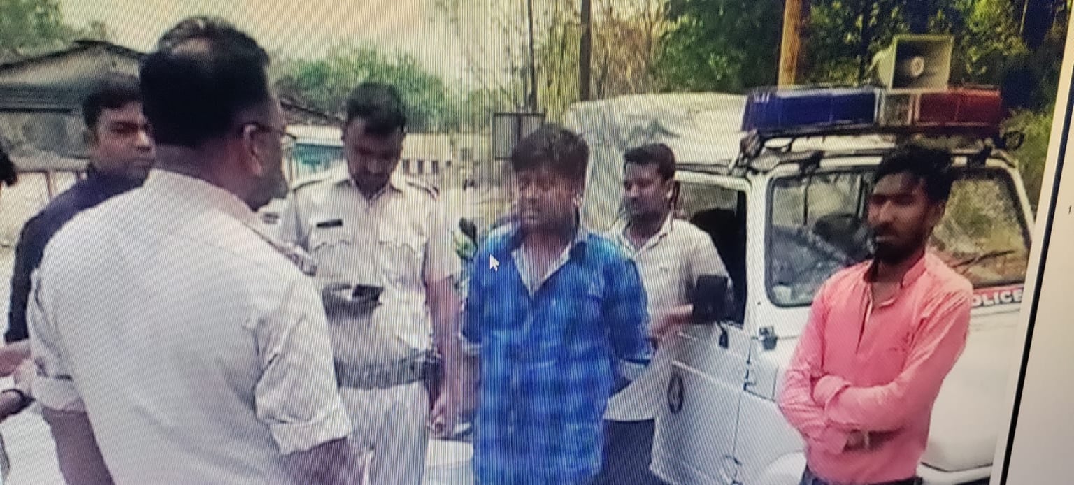 DHANBAD: मंगलवार को अपराधियों के निशाने पर रहा सदर थाना , जानिए क्यों दहशत में इलाके के लोग