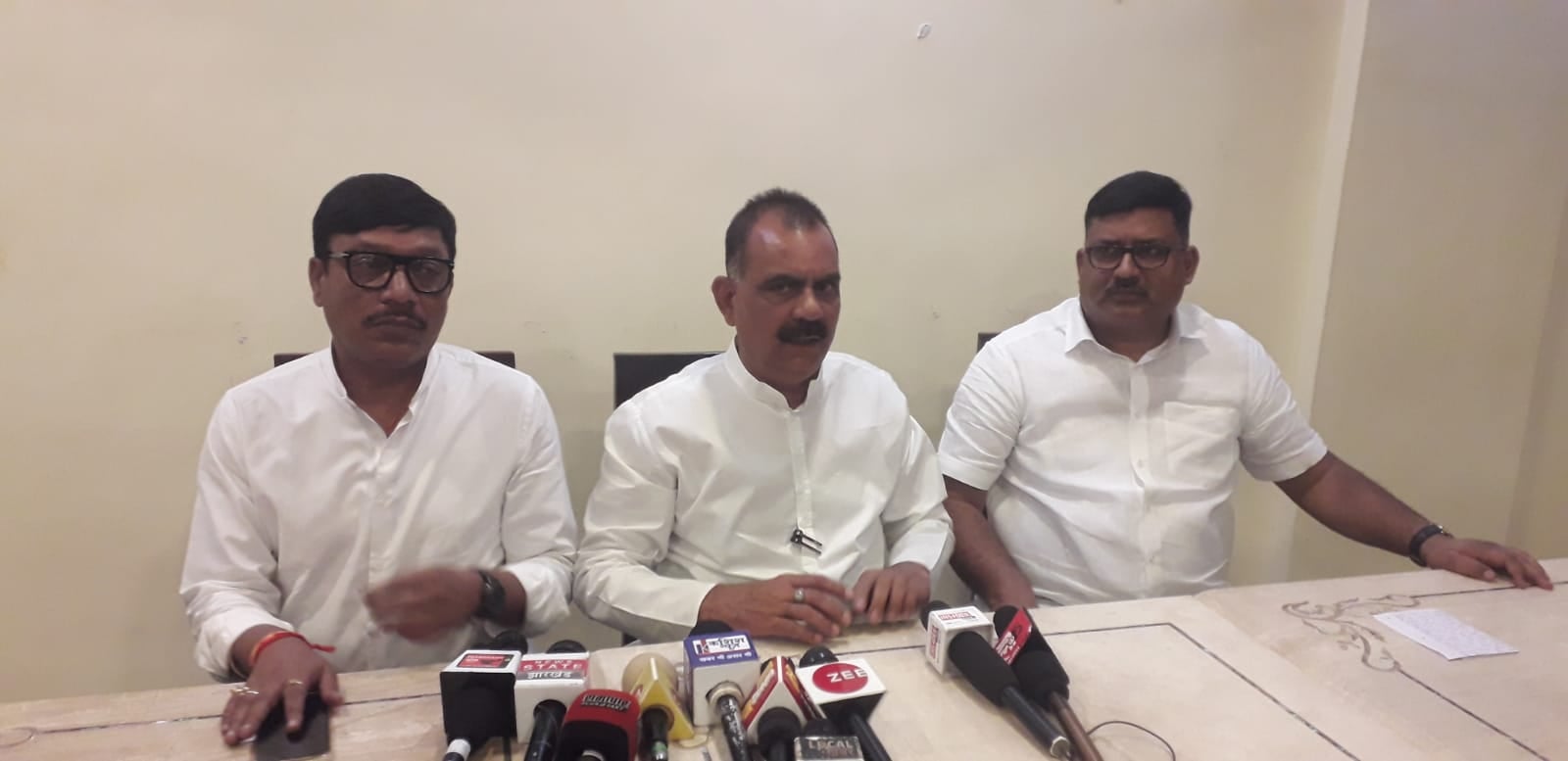 निष्कासित नेताओं के निशाने पर राजेश ठाकुर, कहा संगठन की मजबूती के बजाय अपनी स्वार्थ सिद्धि में लगे हैं प्रदेश अध्यक्ष