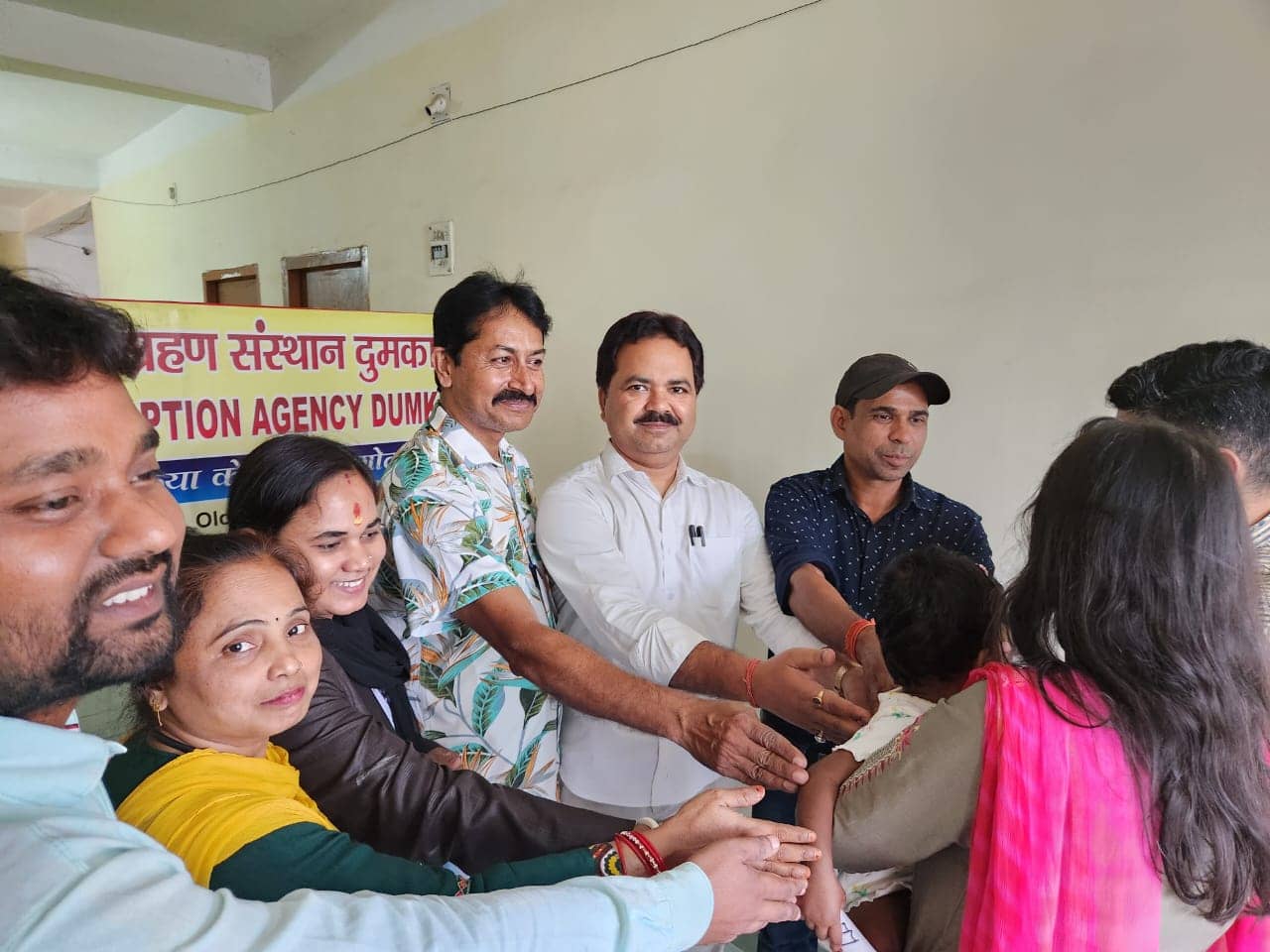 डेढ़ वर्ष की बच्ची को मिले माता-पिता और नया नाम, वर्ष 2018 से अबतक दुमका में दिया गया 16वां एडोप्सन