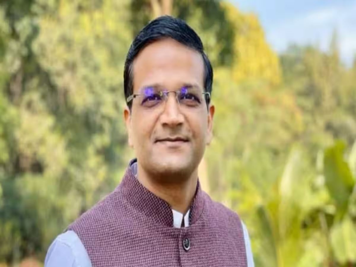 IAS छवि रंजन रांची में DC बन कर आए लेकिन बन गए जमींदार,जिले के CO पहुंचाते थे 2.5 लाख रुपए महीना !