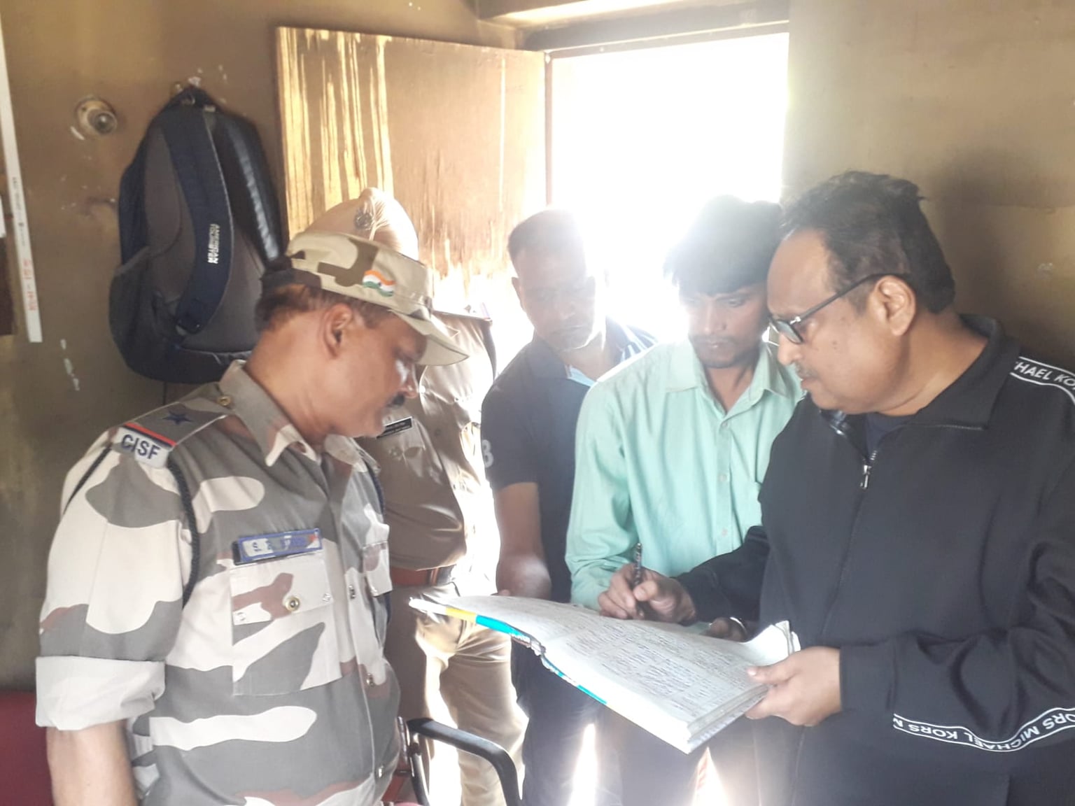 विष्णु अग्रवाल पहुंचे ईडी दफ्तर,विष्णु के कारोबार में लगा है एक बड़े नेता का पैसा, होंगे बेनकाब
