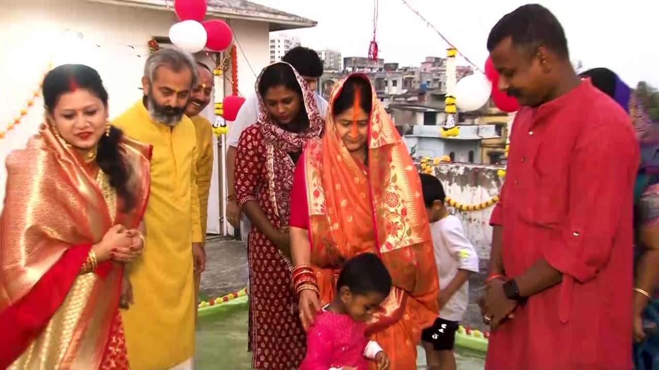 छठी मइया की कृपा से कैसे भरी सूनी कोख, देखिए एक आईपीएस अधिकारी के आस्था से जुड़ी अनोखी कहानी